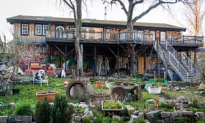 House and garden in Freetown Christiania.