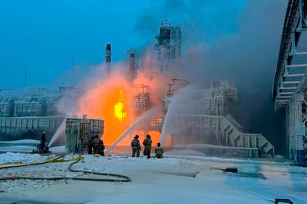 Fire fighters extinguish the blaze at Russia’s second-largest natural gas producer, Novatek in Ust-Luga, 21 January, following two explosions.