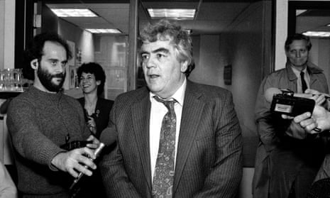 Jimmy Breslin in the newsroom of the New York Daily News in 1986 after winning the Pulitzer prize for commentary.
