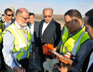 Egyptian Prime Minister Sherif Ismail examines the Russian plane’s black box at the crash site.