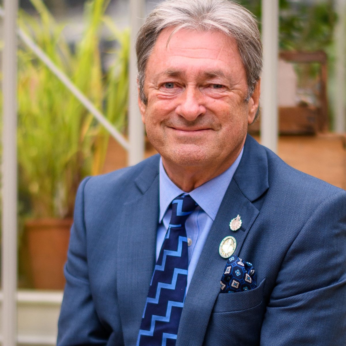 Alan Titchmarsh - Proud owner of the Robinson Garden Beaulieu Bird Table