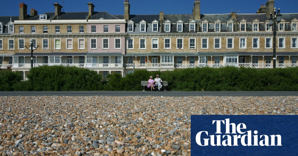 Worthing Beach, West Sussex, United Kingdom Stock Photo - Image of scenic,  sunny: 40264806