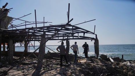 Israeli airstrike on popular Gaza beachside cafe leaves at least 30 dead – video report