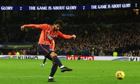 Everton's Andre Gomes scores their first goal at Tottenham.