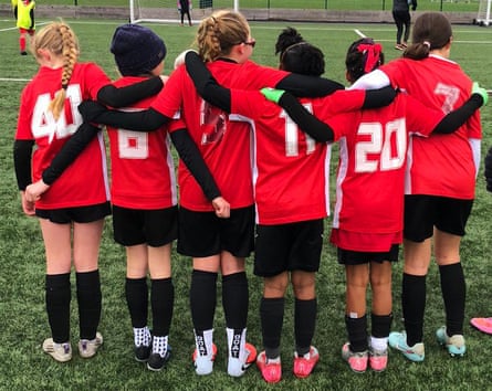 Red Star Lionesses players.