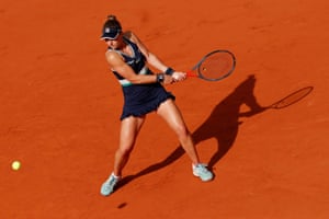 Nadia Podoroska lines up a backhand return.