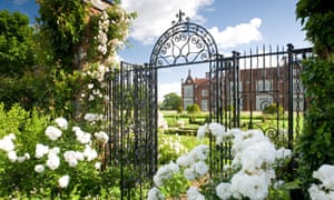Mantillo admirado: jardín de la concesión del año va a Helmingham Hall 3 Helmingham Hall