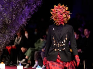 A model presents a creation from the 2023 autumn/winter collection by Japanese designer Rio Onui for the label D.Nart.Ampta during Tokyo fashion week