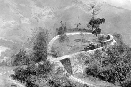 A single loop of the Darjeeling Himalayan Railway, photographed in 1910.