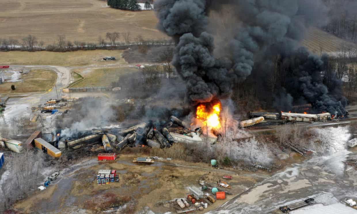 Ohio officials urge evacuation near train derailment site over explosion fears (theguardian.com)