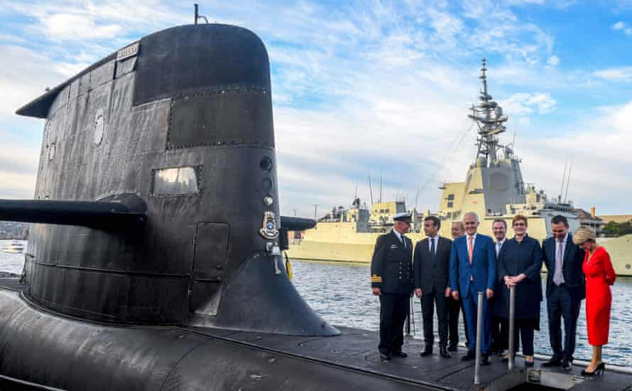 Emmanuel Macron (second left) and Australian Prime Minister Malcolm Turnbull (C) stand on the deck of HMAS Waller, a Collins-class submarine operated by the Royal Australian Navy, at Garden Island in Sydney in May 2018.