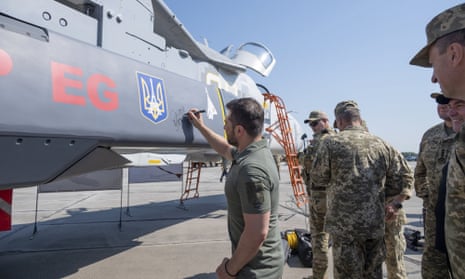 The Ukrainian president, Volodymyr Zelenskiy, in 2023 signs a cruise missile of the Storm Shadow/Scalp-EG  type supplied to Ukraine by Britain and France
