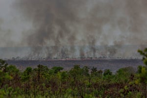 Um incêndio no Cerrado, outubro de 2018. A área é um dos ecossistemas tropicais mais antigos e diversos do mundo.