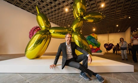 Jeff Koons plagiarised the work of a photographer for one of his sculptures, a French court has ruled.