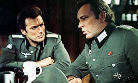 Clint Eastwood et Richard Burton dans Where Eagles Dare, désormais un film de Noël traditionnel pour beaucoup.