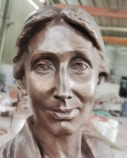 New statue of Virginia Woolf by Laury Dizengremel.