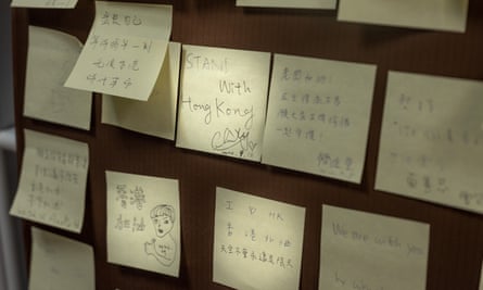 ایجاد دیوار لنون در هنگ کنگ: یادداشت هایی که در همبستگی با معترضین در هنگ کنگ نوشته شده است.