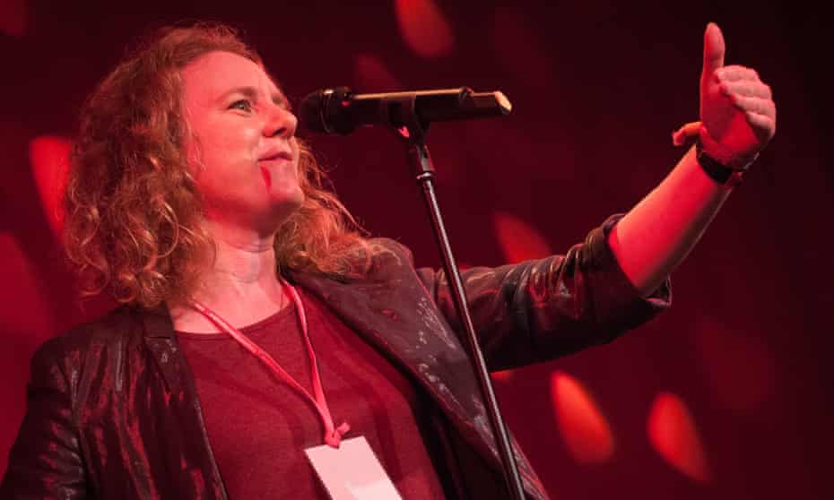 Le cours de la comédienne Angie Belcher encouragera les gens à traiter leur traumatisme de différentes manières.