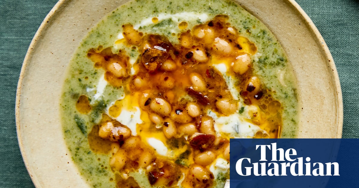 Sopa de borani de acelgas manejable y rápida de Rukmini Iyer con yogur, ajo crujiente y frijoles – fórmula | Comida y bebida del Medio Oriente. Sopa de borani de acelgas manejable y rápida de Rukmini Iyer con yogur, ajo crujiente y frijoles – fórmula | Comida y bebida del Medio Oriente.