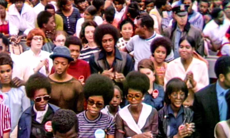 La multitud en el festival.