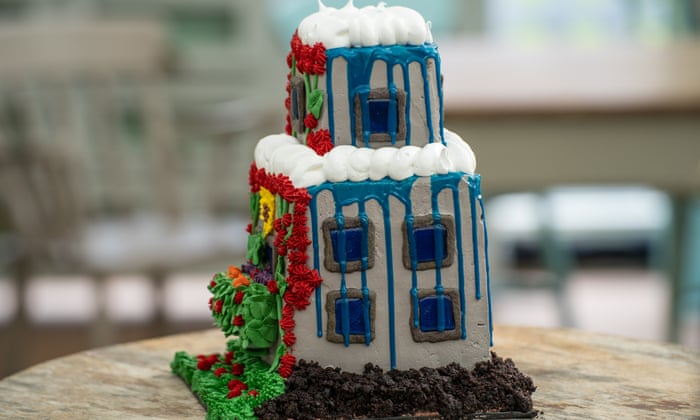 The Great British Bake Off 2022: episode one – as it happened | The Great British Bake Off 7 Janusz’s TX1 showstopper