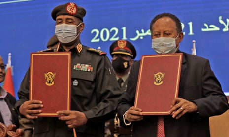 Gen Abdel Fattah al-Burhan, left, and Abdalla Hamdok at the signing of the deal to release the detained Sudanese prime minister, in Khartoum