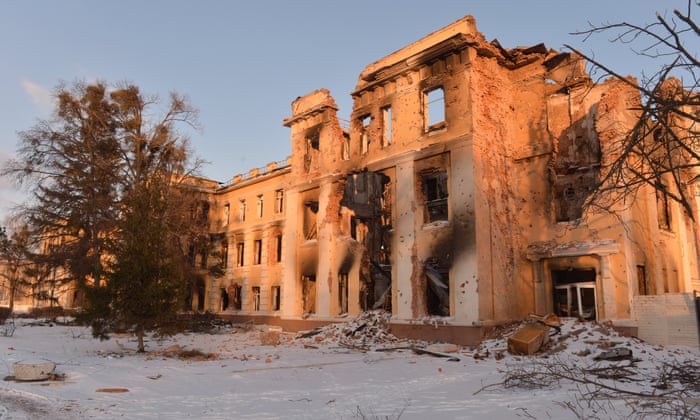 A building that housed a school and which was destroyed as a result of clashes between Ukrainian and Russian soldiers in Kharkiv.