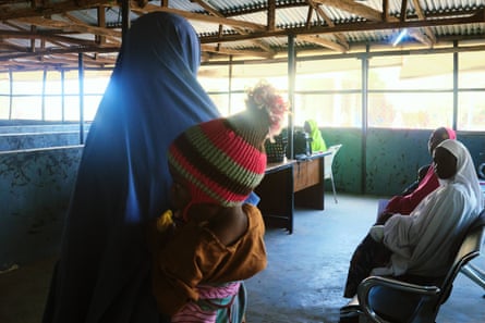 Crianças desnutridas e mães desesperadas: a unidade de saúde na linha de frente...