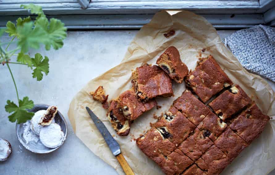 Claire Ptak's blondes with a thin tart.