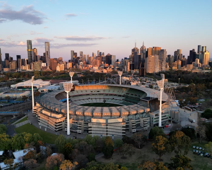 Western Bulldogs v Collingwood Magpies: AFL wildcard final – live