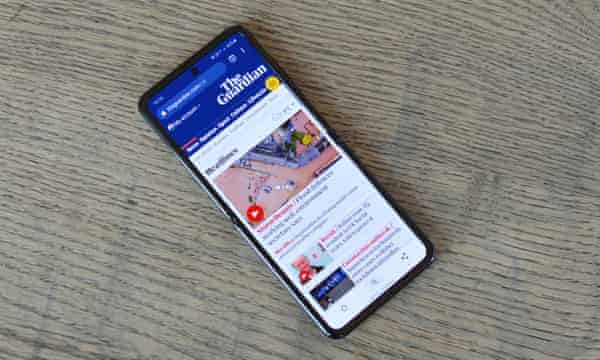 Samsung Galaxy Z Flip Review Back To The Folding Flip Phone Future Samsung The Guardian Samsung Galaxy Z Flip Review Back To The Folding Flip Phone Future Samsung The Guardian