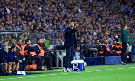 Sérgio Conceição reacts on the touchline during the Champions League match between Porto and Arsenal at the Estádio do Dragão in Porto, Portugal on 21 February 2024