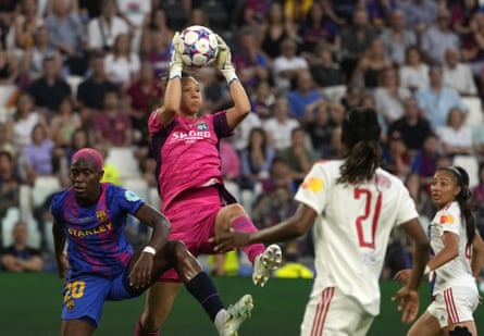 Christiane Endler makes a save ahead of Barcelona’s Asisat Oshoala during the 2022 Champions League final.