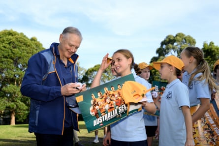Joe Schmidt signs autographs