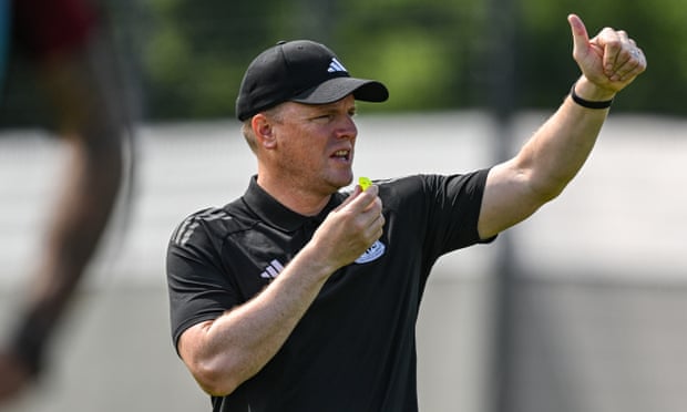 Eddie Howe hints at England manager interest with warning to Newcastle