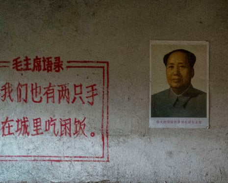 Quotations from Chairman Mao written on a wall.