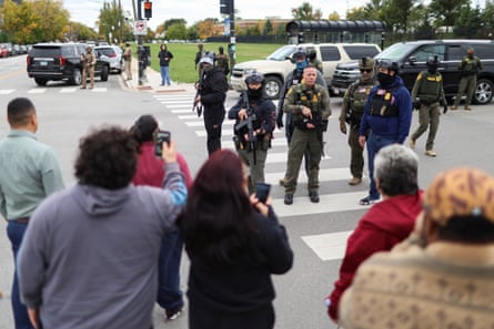 People use their phones to record federal agents at an intersection