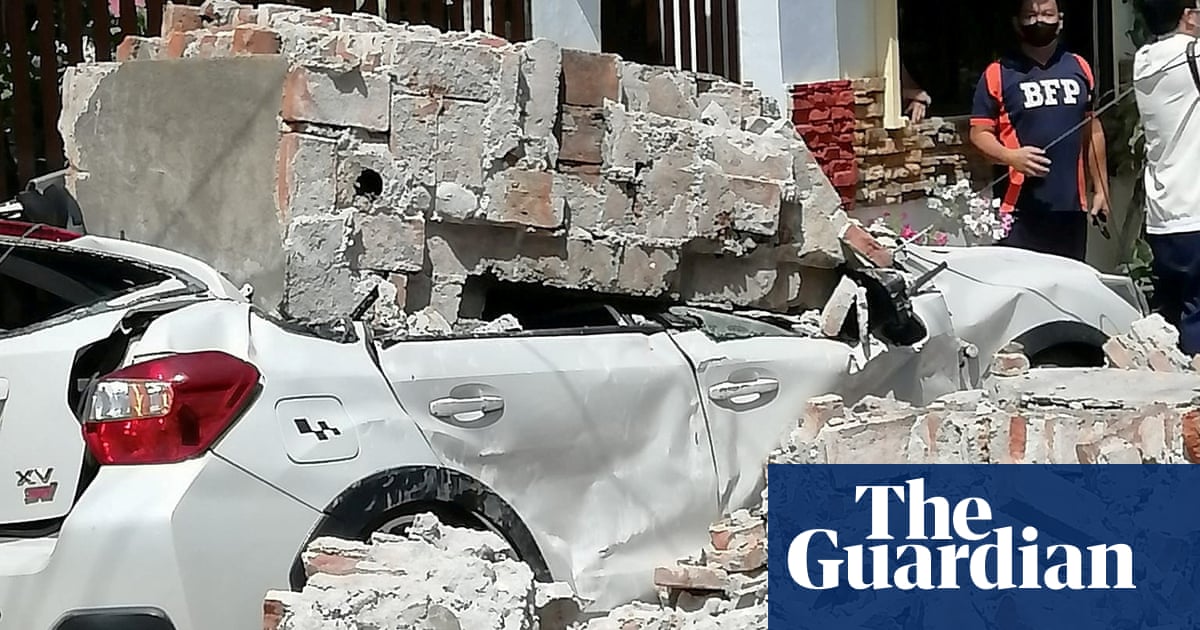 Philippines struck by a magnitude 7 earthquake – video