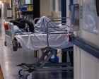 Cura in corridoio nel NHS: decessi, soffocamenti e burnout tra il personale
