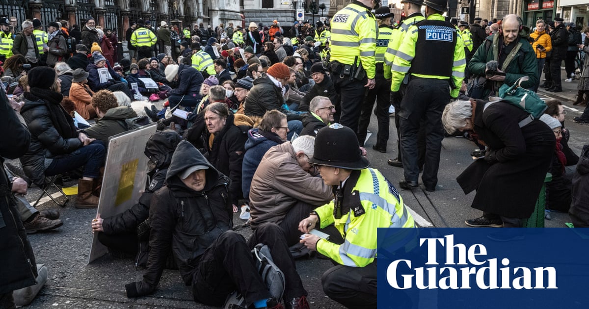 Hundreds protest in London as jailed climate activists’ appeals are heard | Just Stop Oil Hundreds protest in London as jailed climate activists’ appeals are heard | Just Stop Oil