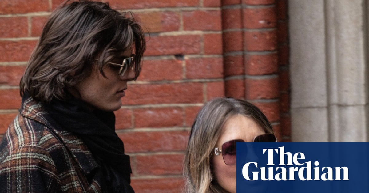 Liz Hurley accuses Daily Mail publisher of bugging windowsill