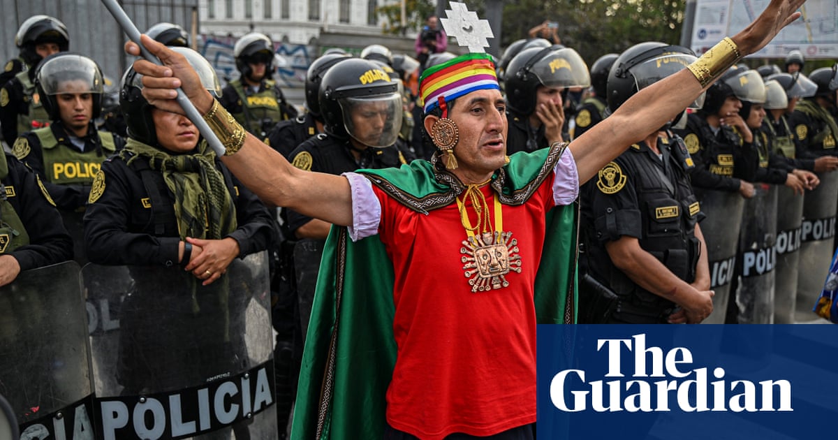 Peru: growing outrage over protest deaths as president urged to resign