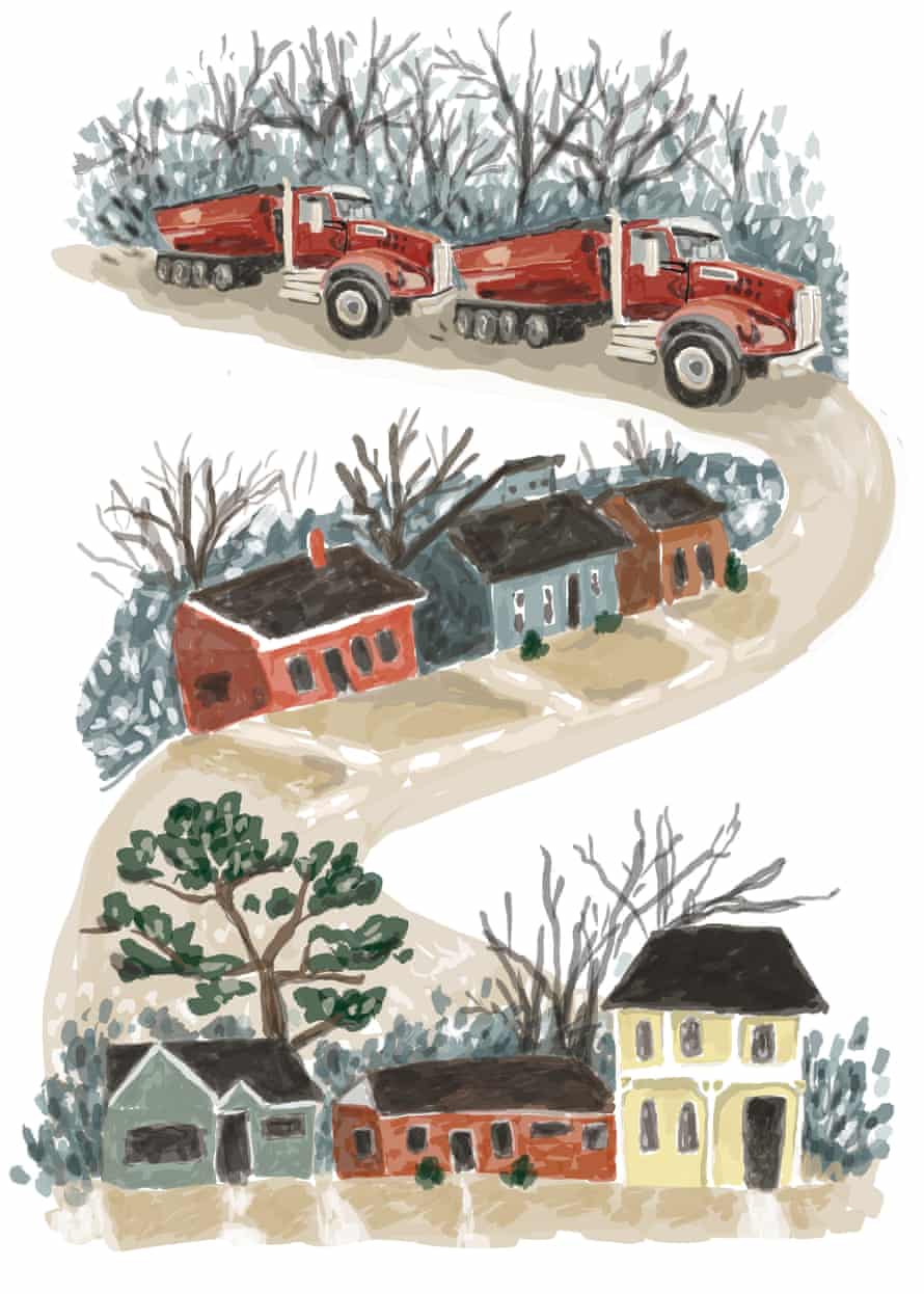 Illustration de camions roulant sur un chemin sinueux, devant plusieurs maisons. 