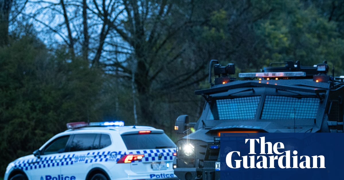 Victoria Police Raid Multiple Locations in Porepunkah Amid Manhunt for Fugitive Dezi Freeman
