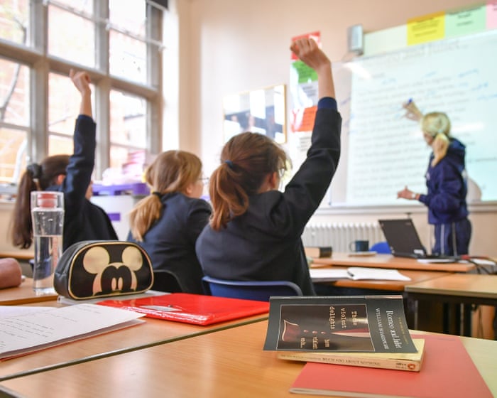 Number of teachers in England’s state schools drops for second year in row