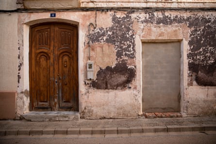 A bricked-up doorway in a disused building in Balsa de Ves.