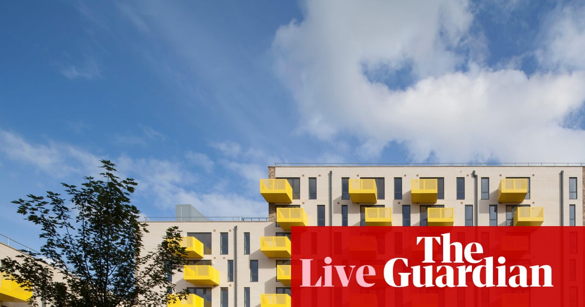 Starmer ignores property investors' protests and commits to capping leasehold ground rents at 250 UK politics live