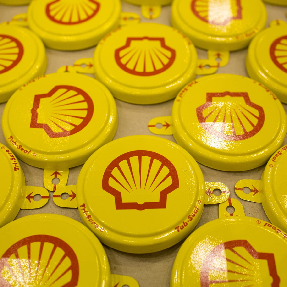 Shell Cuts Dividend For First Time Since 1945 Amid Oil Price Collapse Royal Dutch Shell The Guardian
