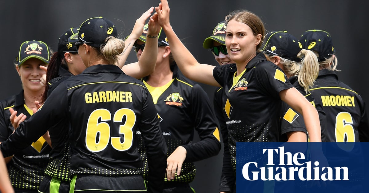 Australia edge England to advance to women’s T20 tri-series final