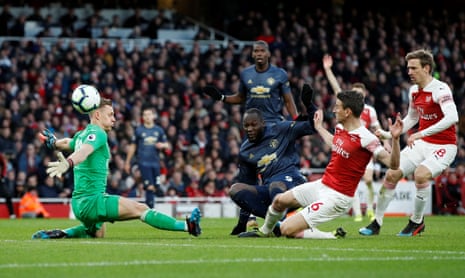Leno races out to save the shot from Lukaku.